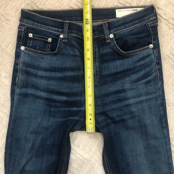 Rag & Bone / JEAN 10 inch capri, Style Modele in Color Stanwix
Size 29 - Picture 14 of 16